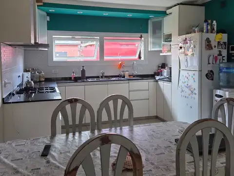 Casa 5 ambientes con 1 baño