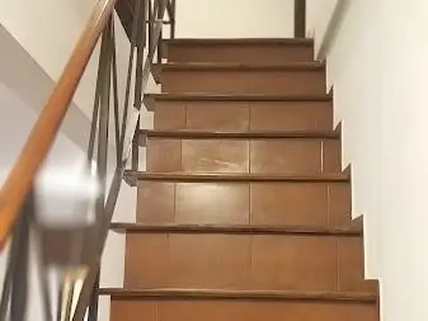 Depto Tipo Casa en Venta con 1 cocheras