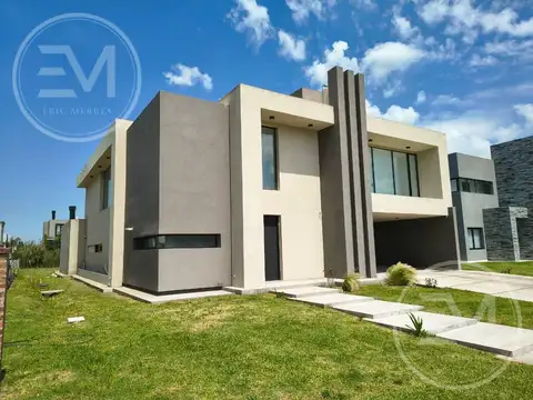 Casa 6 ambientes con 3 baños