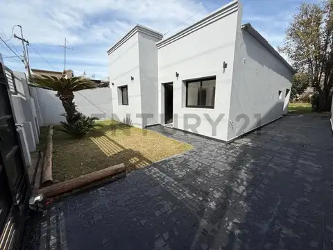 Casa en Venta con 3 cocheras