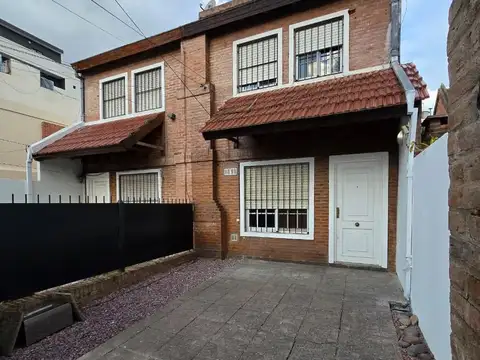 Depto Tipo Casa en Alquiler con 1 cocheras