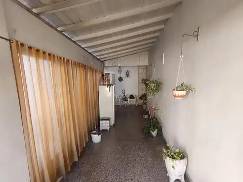 CASA 4 AMB, GARAGE,  LOTE PROPIO!