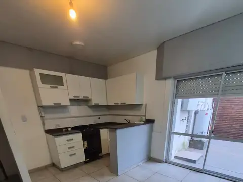ALQUILER DEPARTAMENTO DE 2 AMBIENTES CON AMPLIO PATIO SOBRE AV. SAN JUAN AL 2700 – CABA