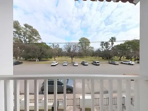 IMPORTANTE CASA chalet 5 AMB. Garage Parque Jardín Terraza B° Parque C. Saavedra