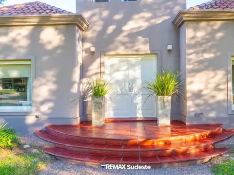 VENTA CASA BOSQUE ALTO 4 AMBIENTES EN ESQUINA