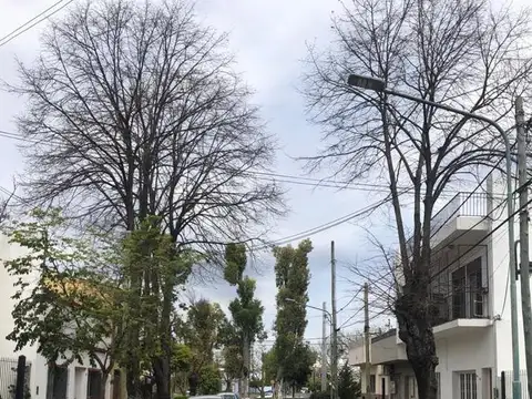 HERMOSA ZONA RESIDENCIAL 8.66x35 CON PISCINA y QUINCHO
