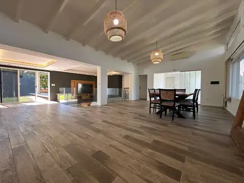 Casa 5 ambientes con 2 baños