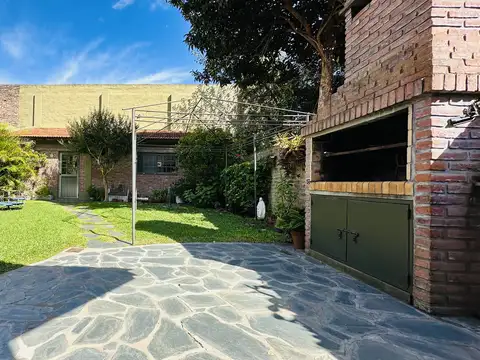 Casa 6 ambientes con 5 baños