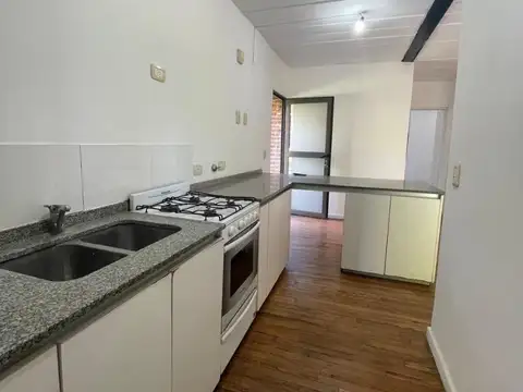Departamento en Alquiler en Aparts del Pinazo, $ 650.000