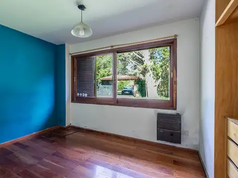 Casa 6 ambientes con 2 baños