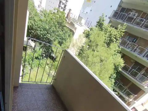 Jose Hernandes 2300, Piso 4