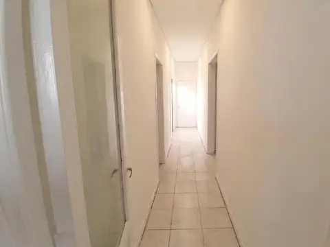 Casa 7 ambientes con 4 baños