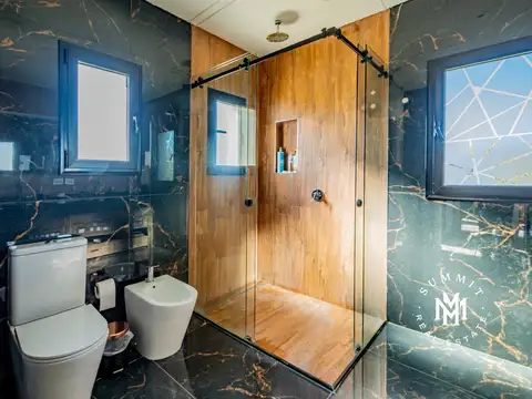 Casa en Venta con 4 cocheras