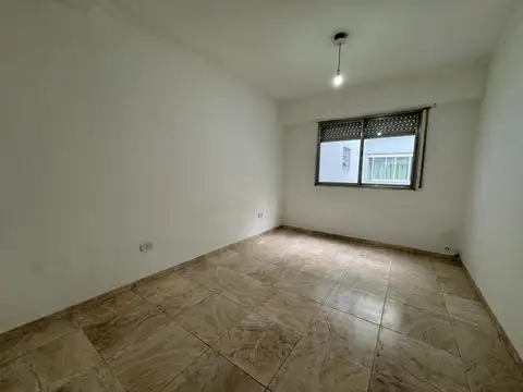 DEPARTAMENTO 2 AMB CON BALCON, BANFIELD CENTRO