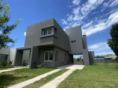 Casa en Venta en Pilar del Este - San Eduardo, USD 169.000
