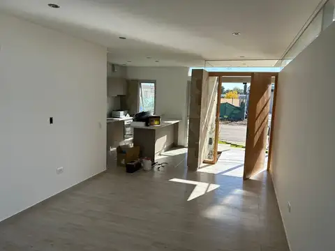 Casa 4 ambientes con 2 baños