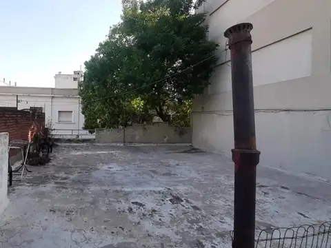 CASA 5 DORM  EN VENTA EN ALBERDI 