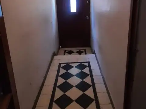 Casa 6 ambientes con 1 baño