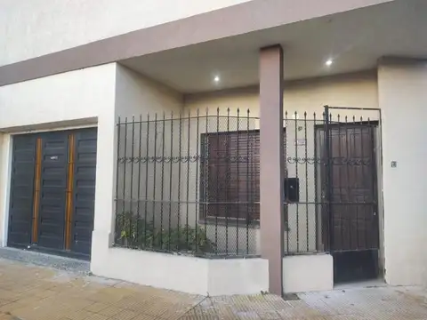 Venta PH 6 ambientes en Haedo, cochera, patio y terraza