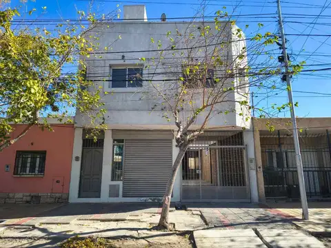 Complejo con Local Comercial, Casa y Departamentos
