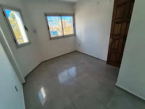 Complejo con Local Comercial, Casa y Departamentos