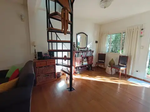 Depto Tipo Casa 6 ambientes con 1 baño