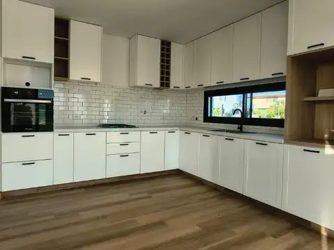 Casa en Alquiler en El Naudir, $ 1.500