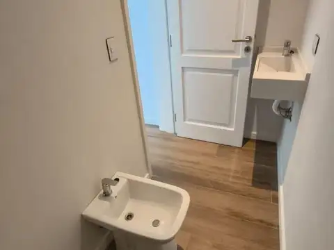 Casa en Alquiler con 4 cocheras