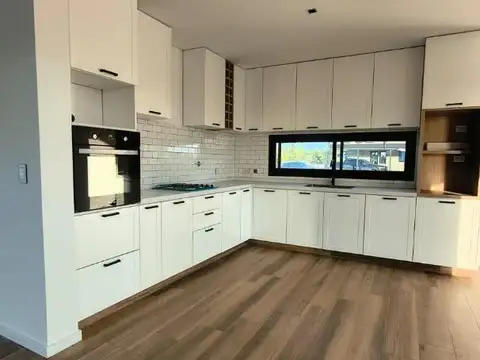 Casa en Alquiler al Este