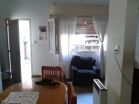 Casa PH Al Frente 3 Ambientes con Entrada para Auto. Lanus Oeste.