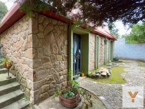 Casa 6 ambientes con 2 baños