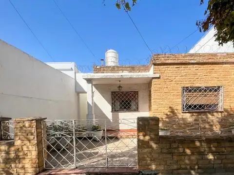 Venta Casa lote propio 8.66x30.49 2 dormitorios y fondo libre APTO CRÉDITO - Villa Lugano