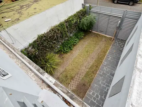 Casa 8 ambientes con 3 baños