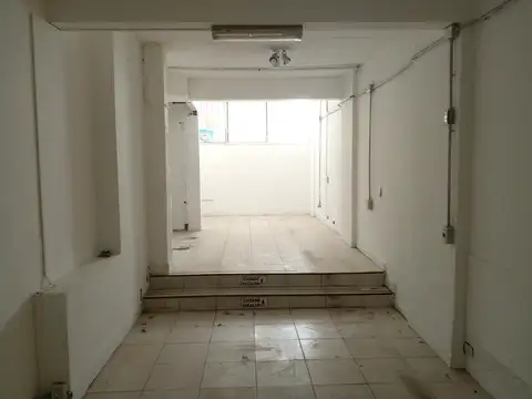 Local Sobre Juncal Esq. Cnel Diaz