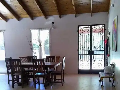 Casa 4 ambientes con 2 baños