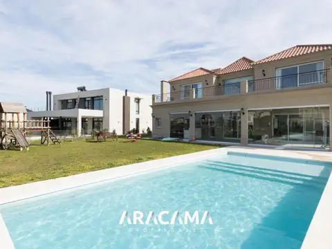 Casa en Venta con 1 cochera