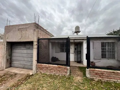 Venta Casa 2 Dormitorios y Amplia Cochera