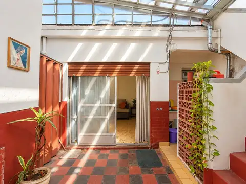 Casa 5 ambientes con 2 baños