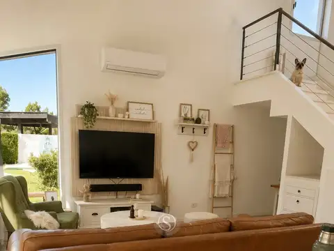 Casa en Venta con 2 cocheras