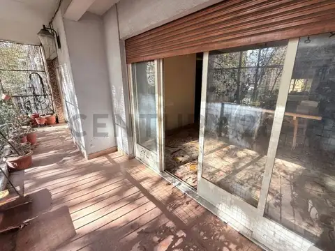 TRES AMBIENTES CON DEPENDENCIA