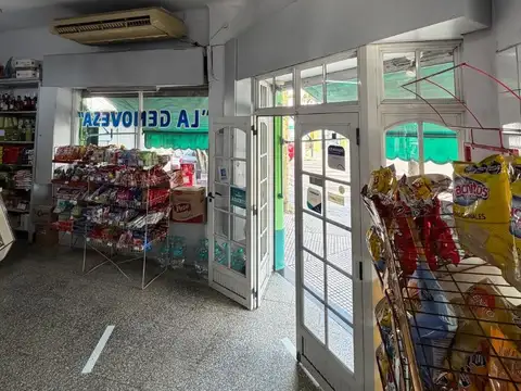 Local en esquina. Excelente ubicación.