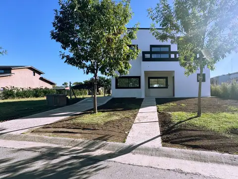 Casa en Venta en Pilar, USD 245.000