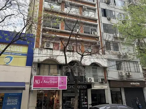 Oficina de categoría en dos plantas, impecable estado, muy bien equipada!