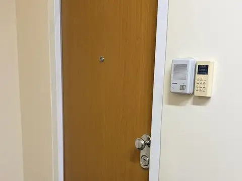 Oficina de categoría en dos plantas, impecable estado, muy bien equipada!