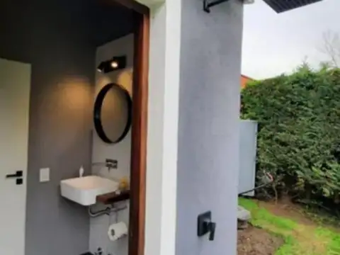 Casa 6 ambientes con 4 baños