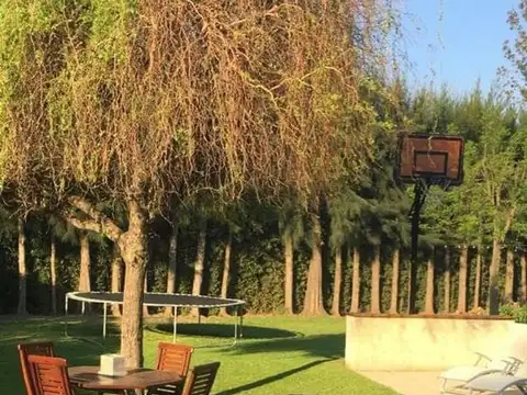 Casa en Alquiler con 1 cochera