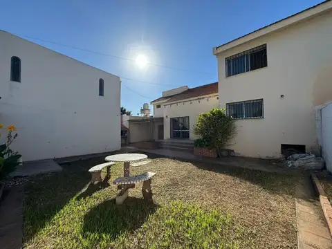 VENTA CASA 3 DORM + 3 DEPTOS. B° MARQUEZ DE SOBREM