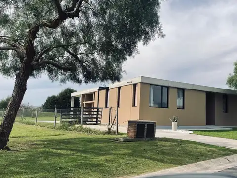Casa en Venta con 4 cocheras