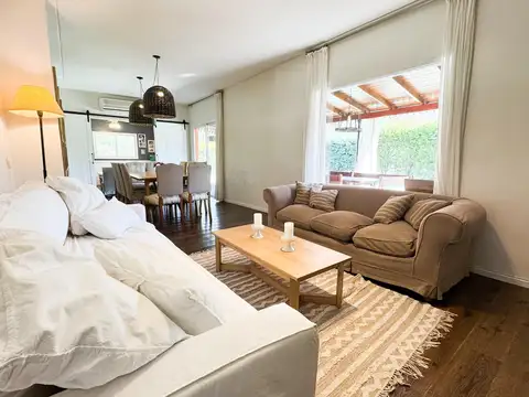 Casa 7 ambientes con 2 baños