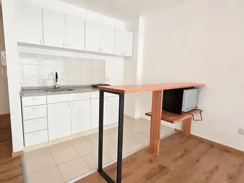 ALQUILER MONOAMBIENTE C/ PATIO LUMINOSO A ESTRENAR